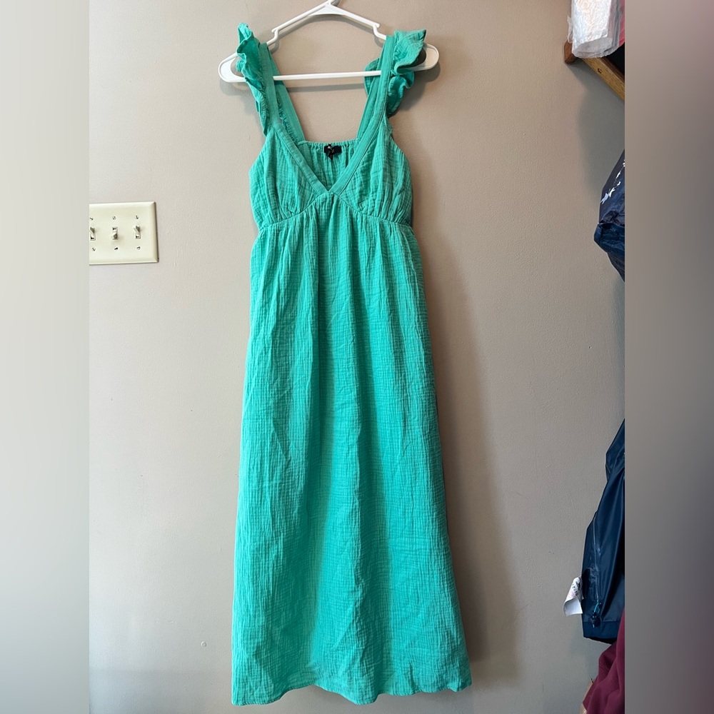 Wishlist size S 💯cotton v neck green sleeveless ruffled dress 49” shoulder-hem